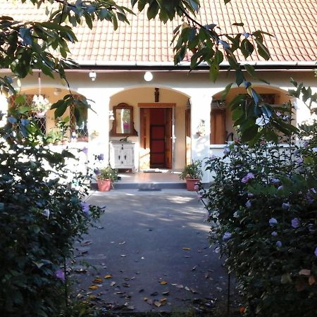 דירות Dutch Farm In Felsolajos מראה חיצוני תמונה