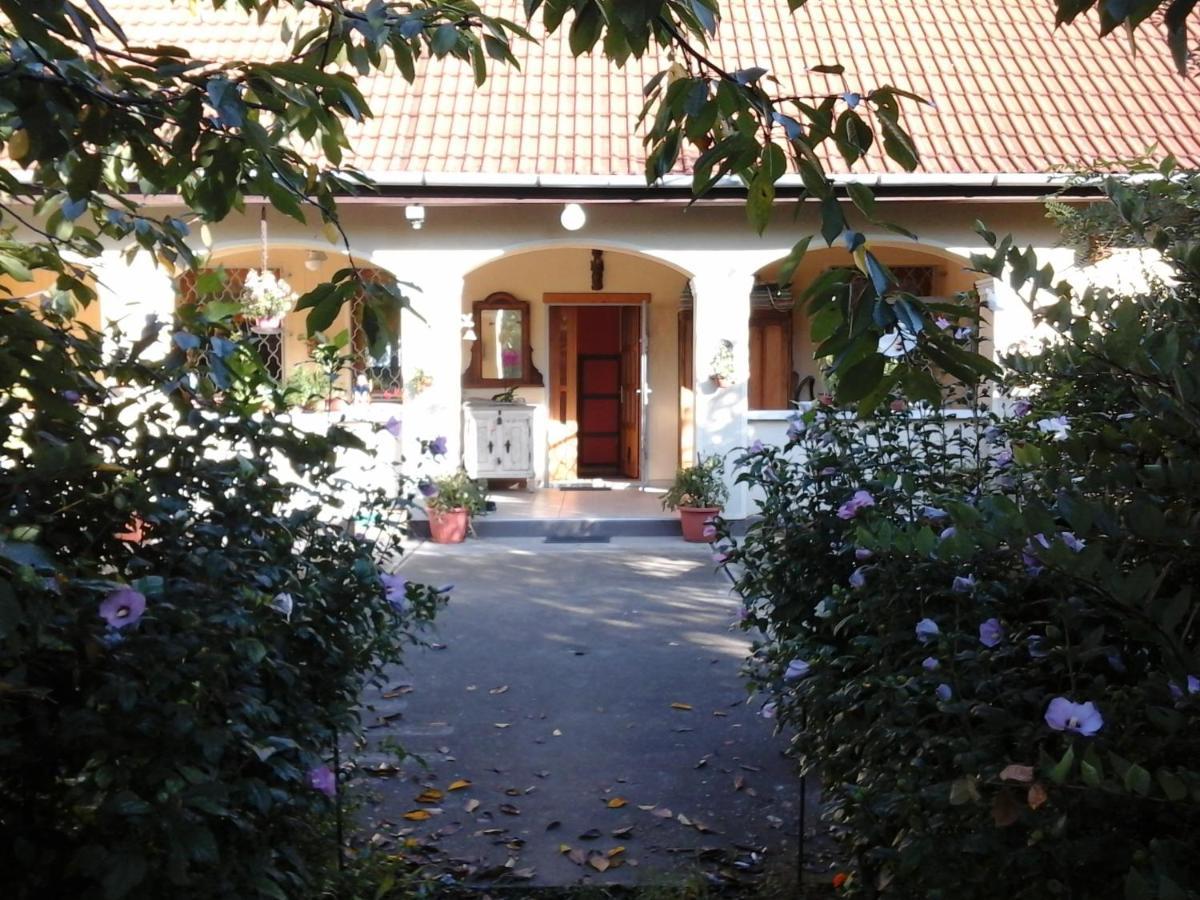 דירות Dutch Farm In Felsolajos מראה חיצוני תמונה